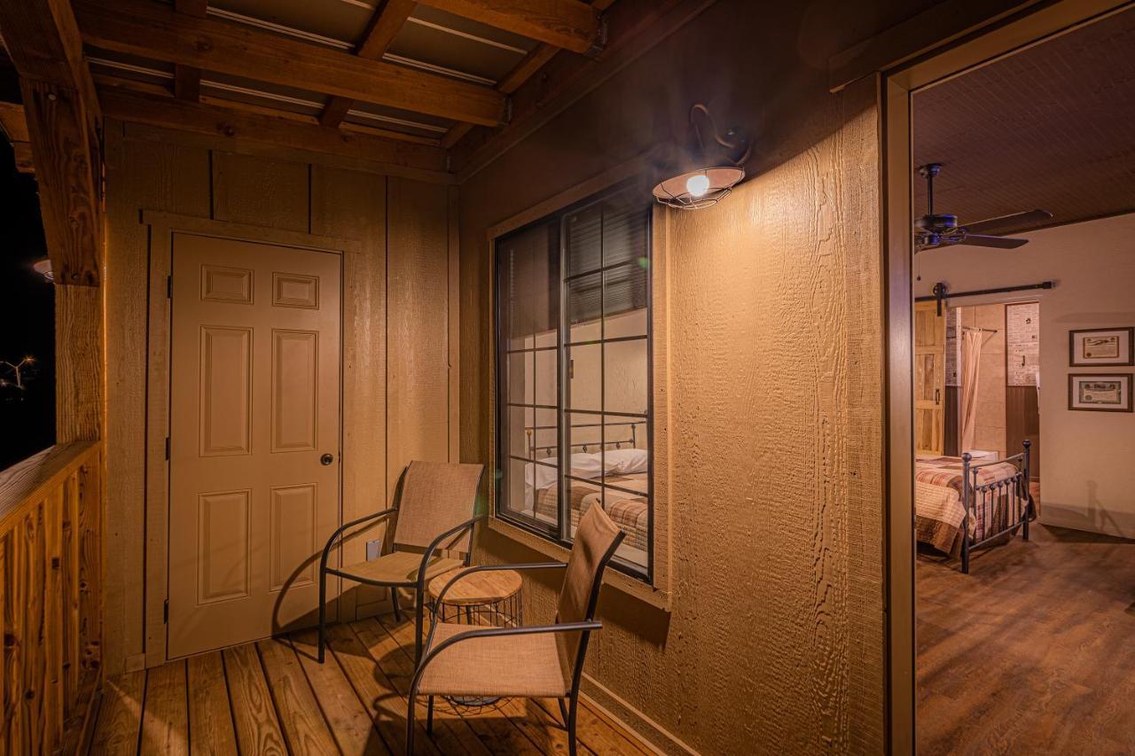 Miners Cabin #4 - King Bed - Private Balcony With Views Tombstone Exterior photo