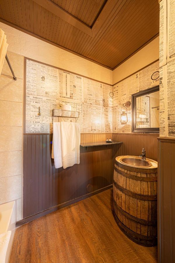 Miners Cabin #4 - King Bed - Private Balcony With Views Tombstone Exterior photo